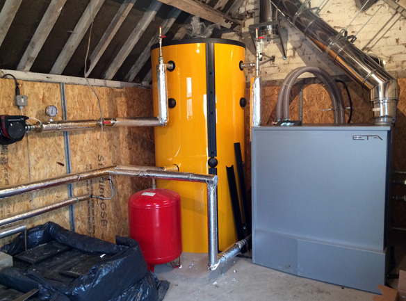 Biomass pellet boiler and buffer tank installation